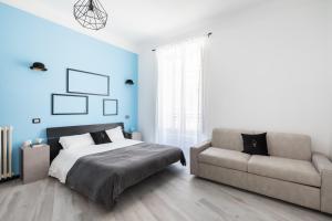 A World Aparts - 23 Artisti