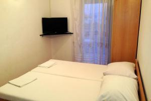 One-Bedroom Apartment with Balcony and Sea View room in Apartments by the sea Podaca Makarska - 6677