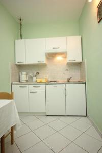 One-Bedroom Apartment with Terrace and Sea View room in Apartments with a parking space Mali Losinj (Losinj) - 7939
