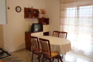 Apartments with parking space Basina, Hvar - 12420