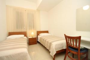 Two-Bedroom Apartment with Terrace and Sea View room in Apartments by the sea Verunic Dugi otok - 8103