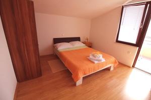 Apartments by the sea Pisak, Omis - 12545