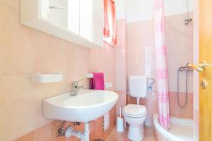 One-Bedroom Apartment with Balcony and Sea View room in Apartments with a parking space Arbanija Ciovo - 7543