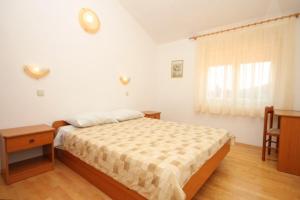 One-Bedroom Apartment with Terrace and Sea View room in Apartments and rooms with parking space Bozava Dugi otok - 8100