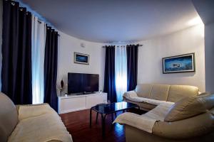 Three-Bedroom Apartment with Terrace and Sea View room in Seaside apartments with a swimming pool Zecevo Rtic Rogoznica - 8366