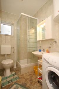 One-Bedroom Apartment with Terrace and Sea View room in Apartments by the sea Preko Ugljan - 8384