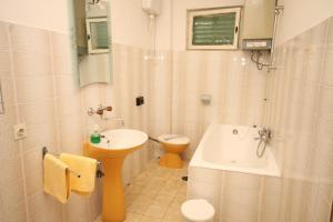 Two-Bedroom Apartment with Terrace room in Apartments with a parking space Mrljane Pasman - 8498
