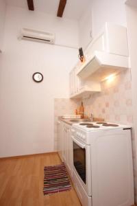 One-Bedroom Apartment with Terrace and Sea View room in Apartments by the sea Komiza Vis - 8533