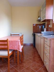 Apartments with parking space Nin, Zadar - 13158