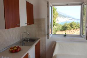 Apartments by the sea Sveta Nedilja, Hvar - 13176