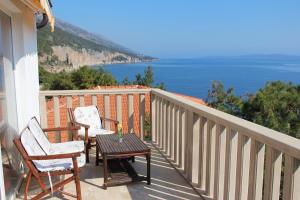 Apartments by the sea Sveta Nedilja, Hvar - 13176