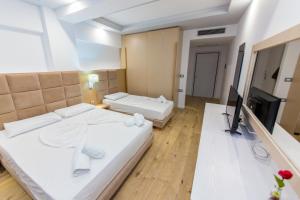 Triple Room with Balcony room in Hotel Saranda Palace