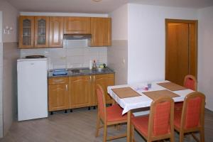 One-Bedroom Apartment with Terrace and Sea View room in Apartments by the sea Seget Vranjica Trogir - 13771