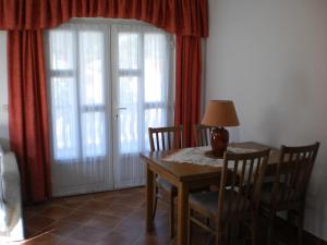 One-Bedroom Apartment room in Apartments with a parking space Vir - 13817