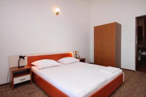 One-Bedroom Apartment with Balcony and Sea View room in Apartments by the sea Prizba Korcula - 9227