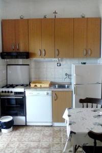 Apartments by the sea Pisak, Omis - 9456