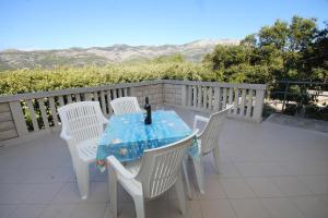 One-Bedroom Apartment with Terrace and Sea View room in Apartments by the sea Tri Zala Korcula - 9237