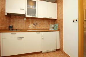 Seaside apartments with a swimming pool Lumbarda, Korcula - 9303