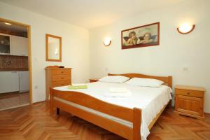 Seaside apartments with a swimming pool Lumbarda, Korcula - 9303