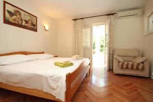 Seaside apartments with a swimming pool Lumbarda, Korcula - 9303