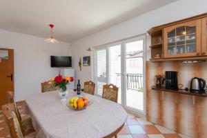 Apartment with Balcony and Sea View room in Apartments with a parking space Orebic Peljesac - 10160