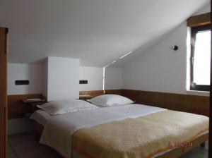 One-Bedroom Apartment with Balcony and Sea View room in Seaside apartments with a swimming pool Okrug Gornji Ciovo - 11374