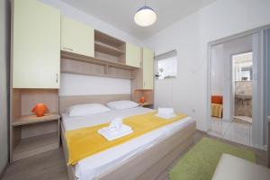 Two-Bedroom Apartment with Terrace room in Apartments by the sea Tucepi Makarska - 11486