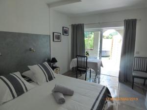 B&B / Chambres d'hotes MAS MAURANE-Chambre d'hote avec SPA prive aux portes d'ARLES : photos des chambres