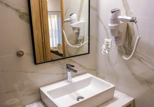 Island Dreams Rooms & Suites