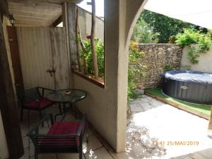 MAS MAURANE-Chambre dhôte avec SPA privé aux portes dARLES