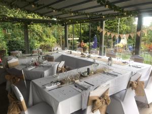 Strawberry Bank Hotel, NEC