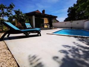 Rustic house with private swimming pool