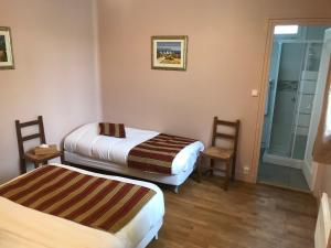 Hotels HOTEL LES IRIS : photos des chambres