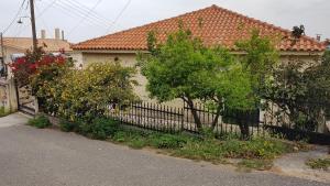 Comfy house with private garden & view, close to Kyparissia Castle Messinia Greece