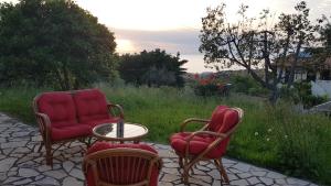 Comfy house with private garden & view, close to Kyparissia Castle Messinia Greece