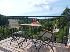 Colț de rai - camera de inchiriat - 3-star hotels in Reşiţa