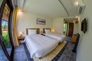 Deluxe Double or Twin Room with Pool View