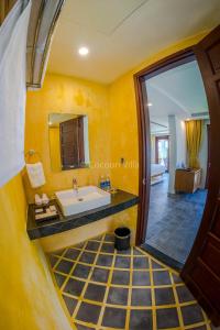 Biệt Thự Nhìn Ra Vườn (Villa with Garden View)