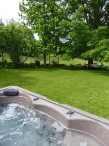 Maisons de vacances Gite l'Oree du bois - maison individuelle avec jacuzzi prive : Maison 2 Chambres