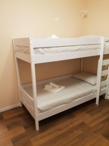 Glam Resort G H O S T E L