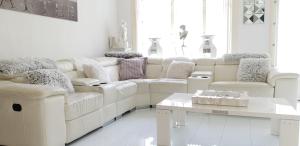 White Luxury Penthouse in City Centre