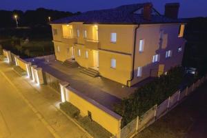 Luxury villa with a swimming pool Pjescana Uvala Pula 17131