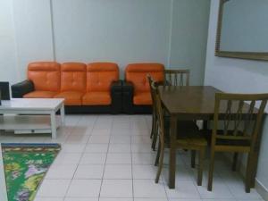 Homestay Mantin Selesa, Unit at Ground floor & In front swimming pool