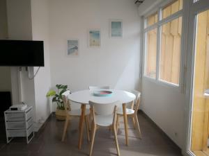 Appartements studio en plein centre ville a 8 minutes de l'ocean : photos des chambres