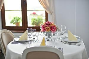 Pensiunea Castania - Pensiune cu piscina la munte