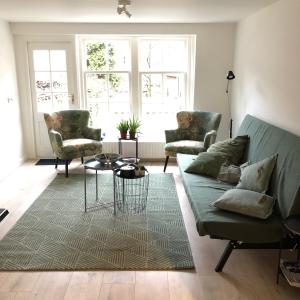 LUXE TOPLOCATIE! Monument hartje centrum Dordrecht, 2 badkamers, 2 keukens, tuintje (10 personen)