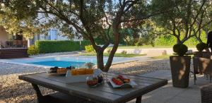 Vila Olive garden 10 minutes from Split 250 m2 indoor space 1500 m2 garden heated pool free parking wifi