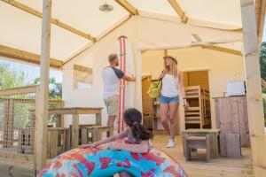 Campings Camping Les Grenettes : photos des chambres