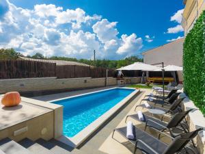 Villa Patrick-Luxury stone house in the center of Istria 