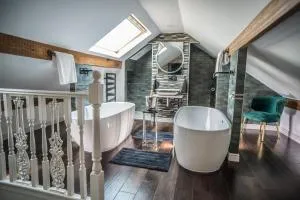 Arthur's Bar & Accommodation - Marshside